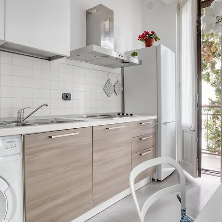 Altido Tasteful Flat Near Centre Daire